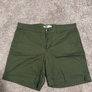 Old Navy Women’s Mid-Rise Twill Everyday Shorts - 7-inch inseam Size 16